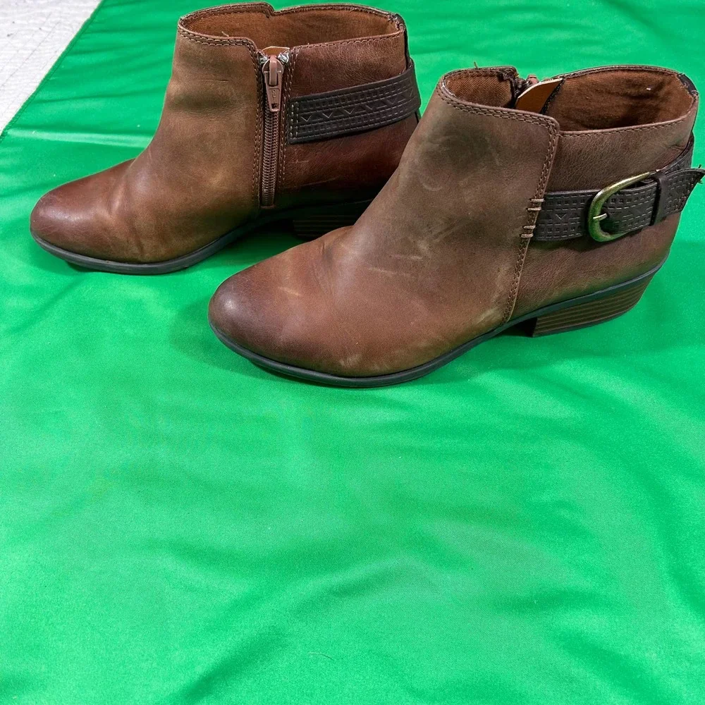 Clarks addiy kara